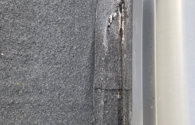 Rénovation d'un toit terrasse nettoyage traitement pose d'une résine spéciale pour les infiltrations d'eau travail garanti