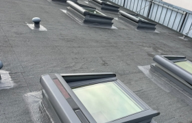 Rénovation d'un toit terrasse nettoyage traitement pose d'une résine spéciale pour les infiltrations d'eau travail garanti