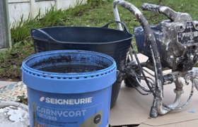 Décapage traitement produit nettoyage pose d'une résine colorée