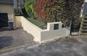 Nettoyage traitement traitement des fissures pose d'un enduit gratté mise en peinture de couche 