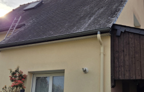 Nettoyage traitement produit spécial pour toiture ardoise renovateur protection anti moisissure antipollution