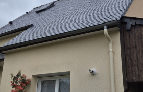 Nettoyage traitement produit spécial pour toiture ardoise renovateur protection anti moisissure antipollution